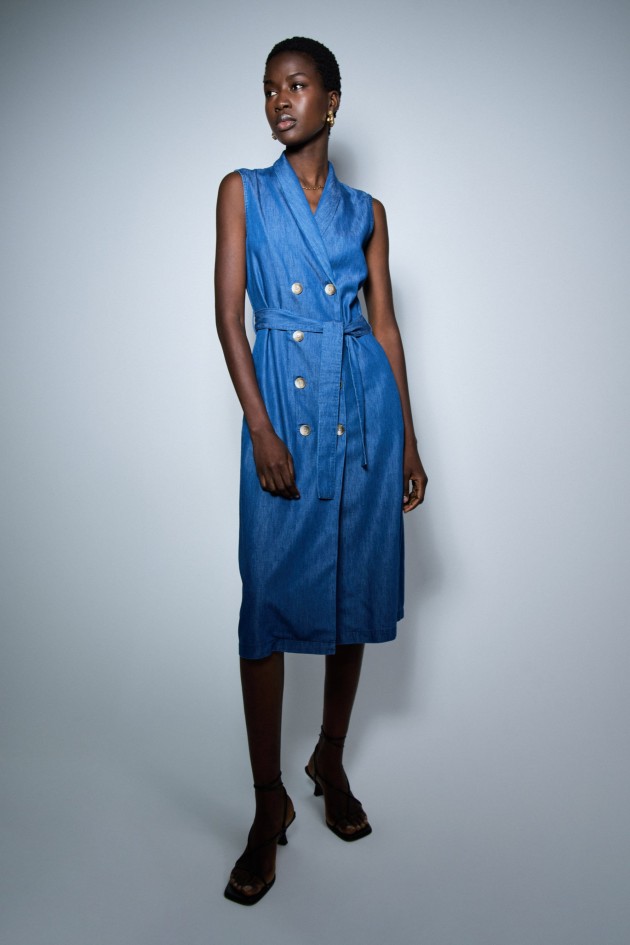 KLEID IN LIGHTDENIM MIT KNÖPFEN