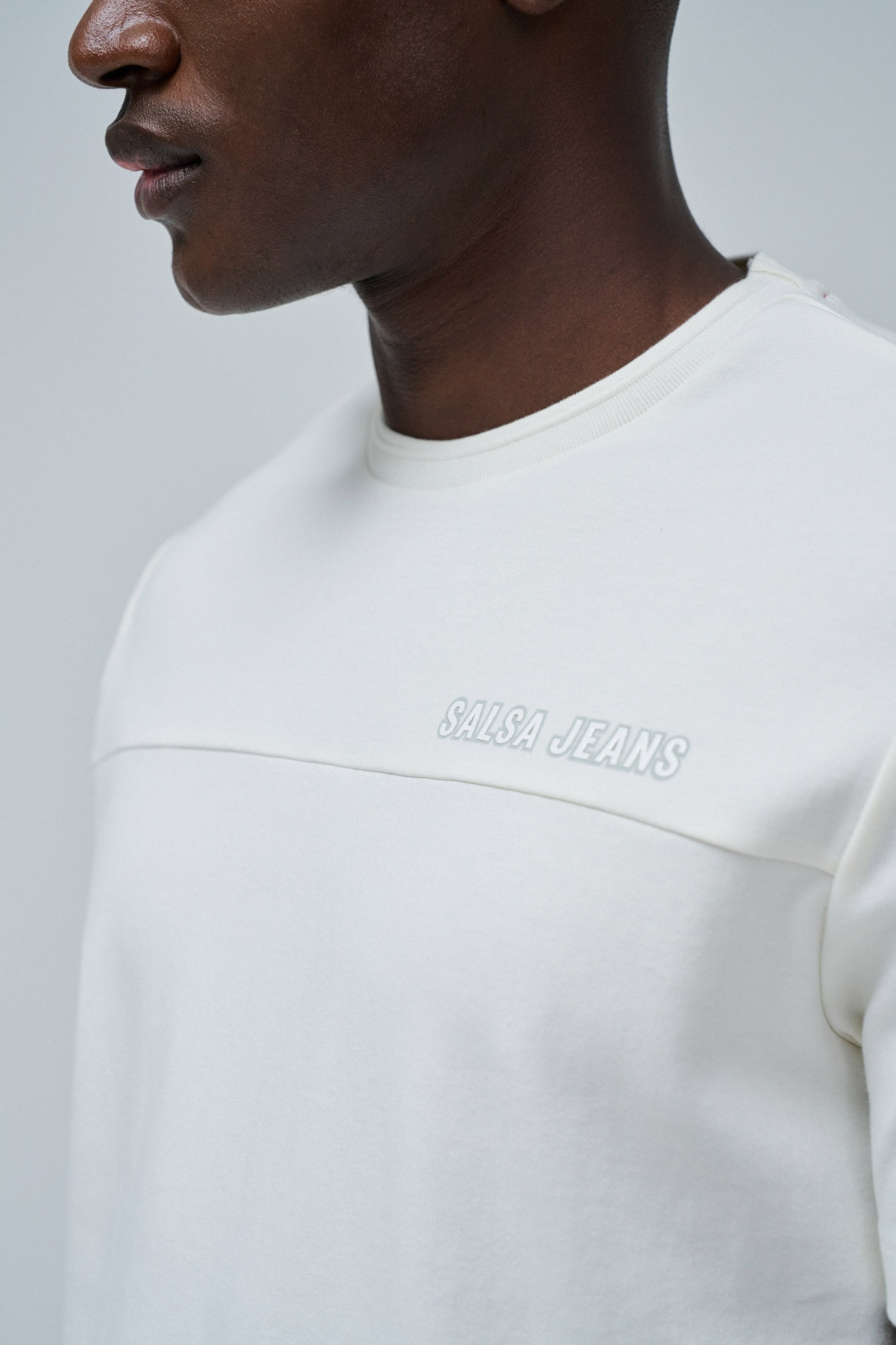 T-SHIRT WITH BRANDING