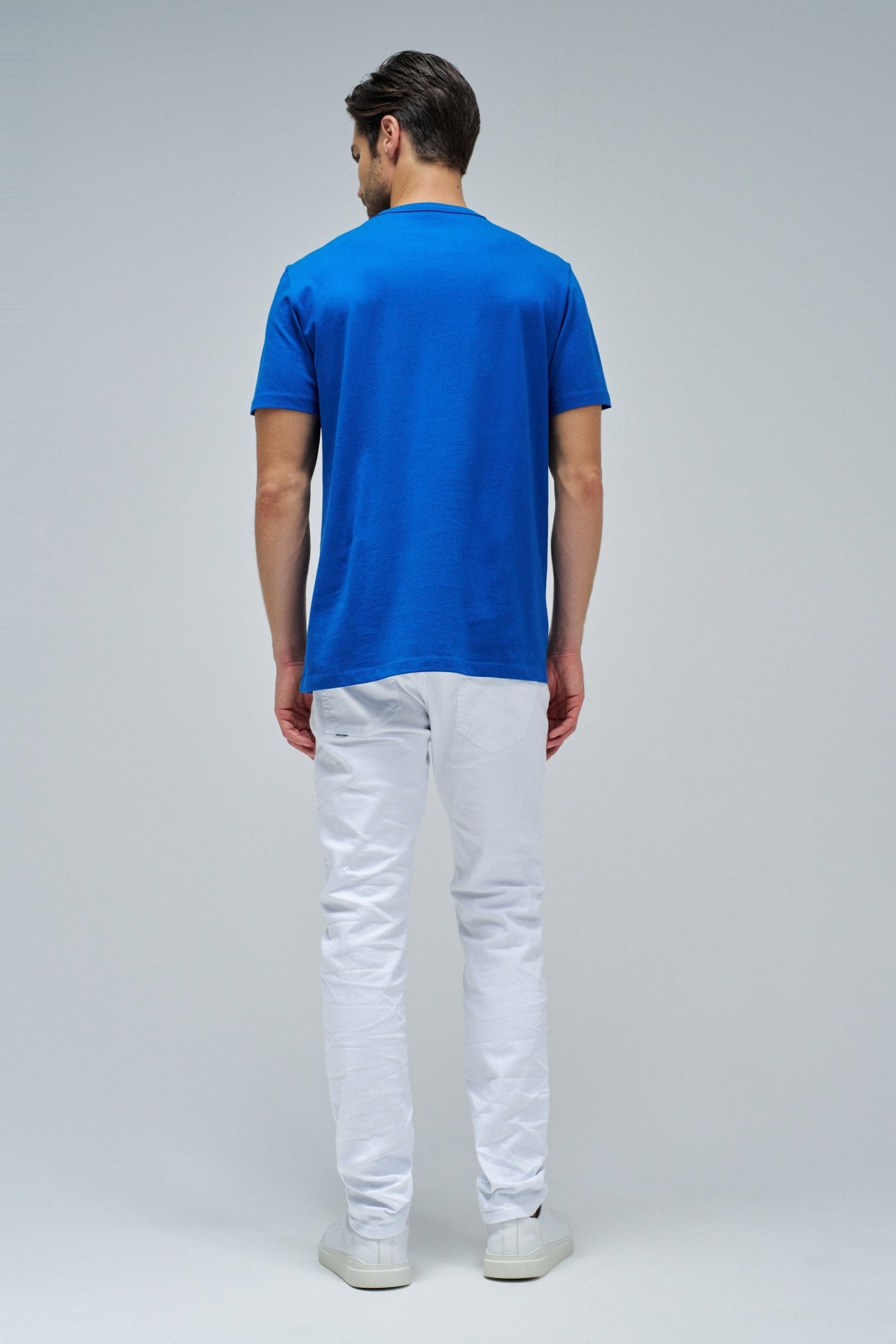 T-SHIRT WITH EMBOSSED BRANDING