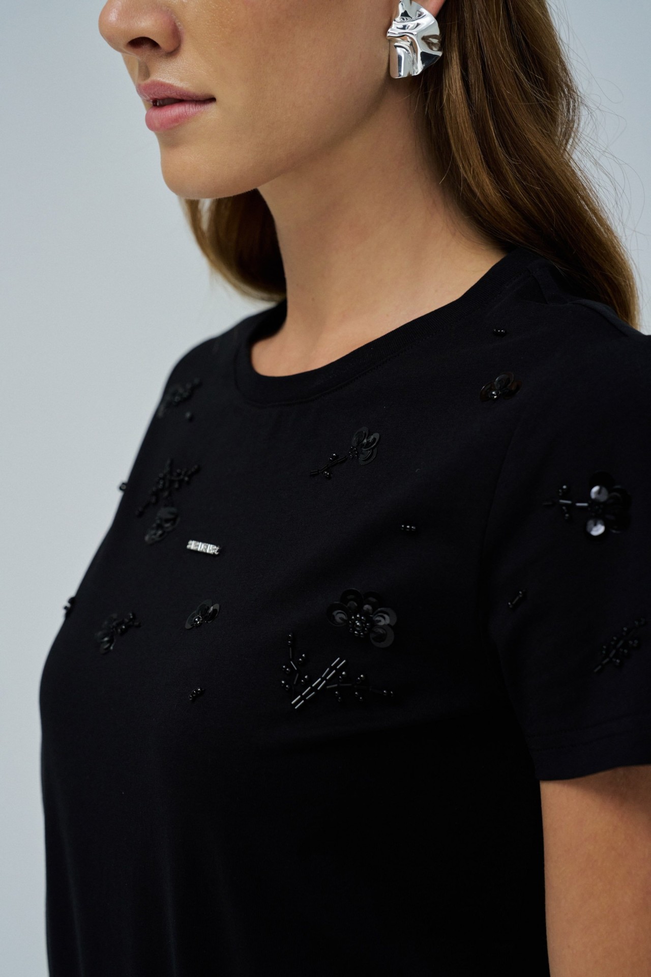T-SHIRT WITH BEADS