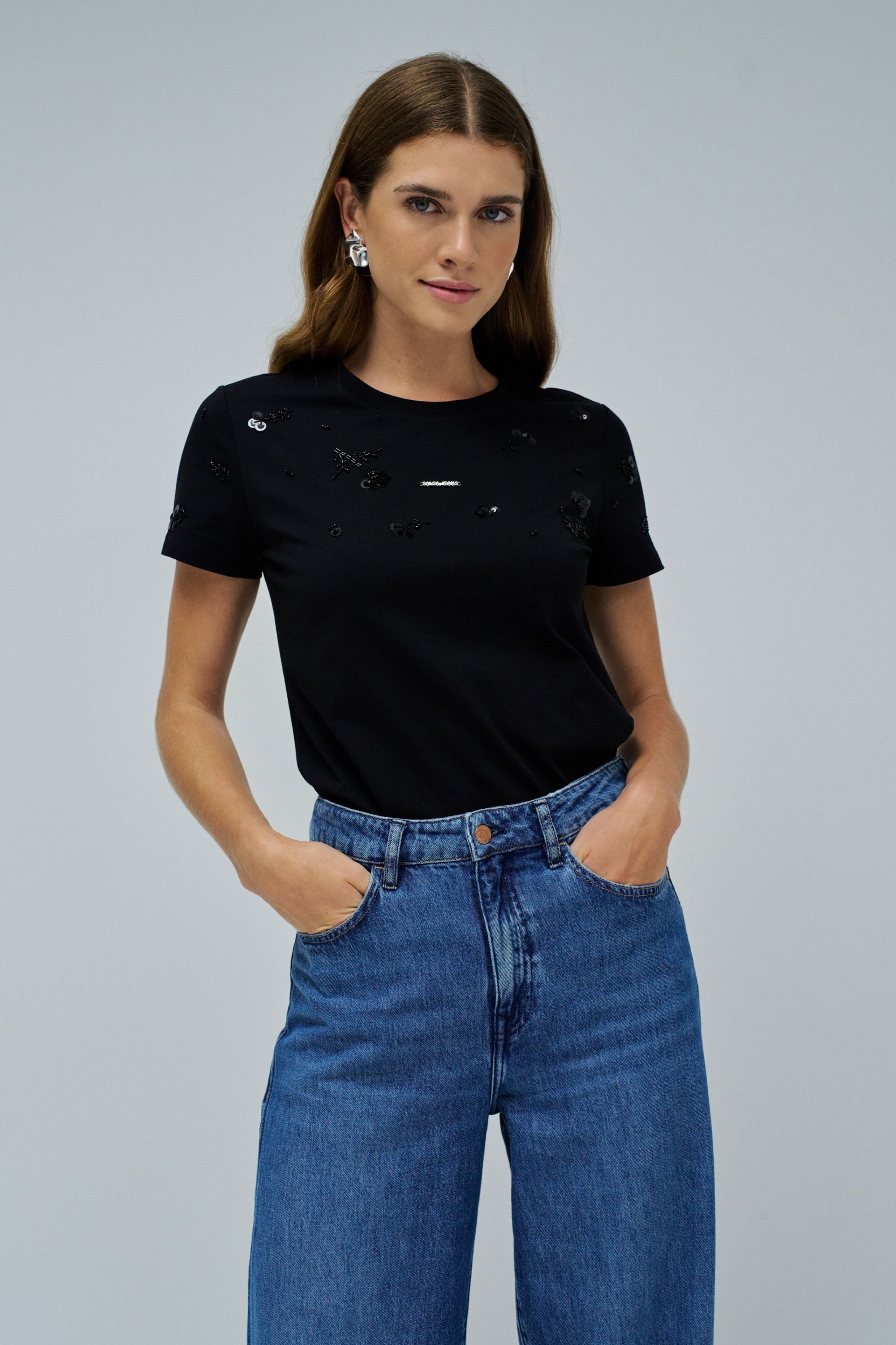 T-SHIRT WITH BEADS