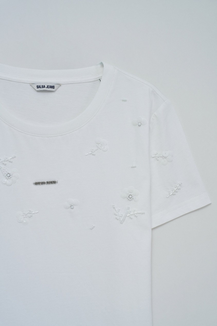 T-SHIRT MIT PERLEN