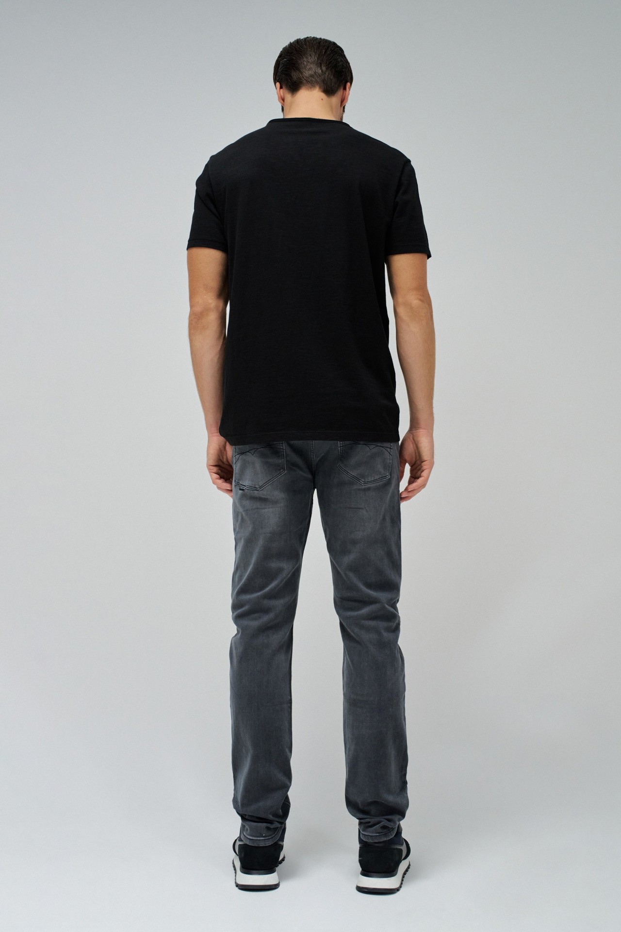 T-SHIRT WITH BRANDING