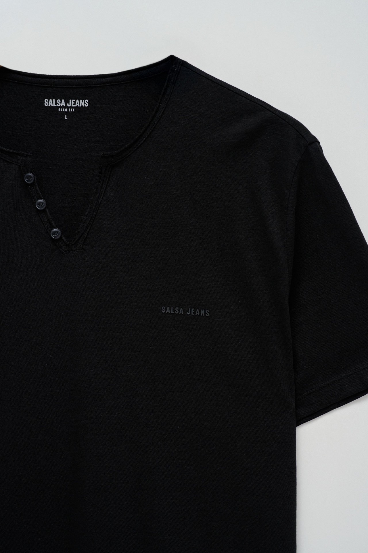 T-SHIRT WITH BRANDING