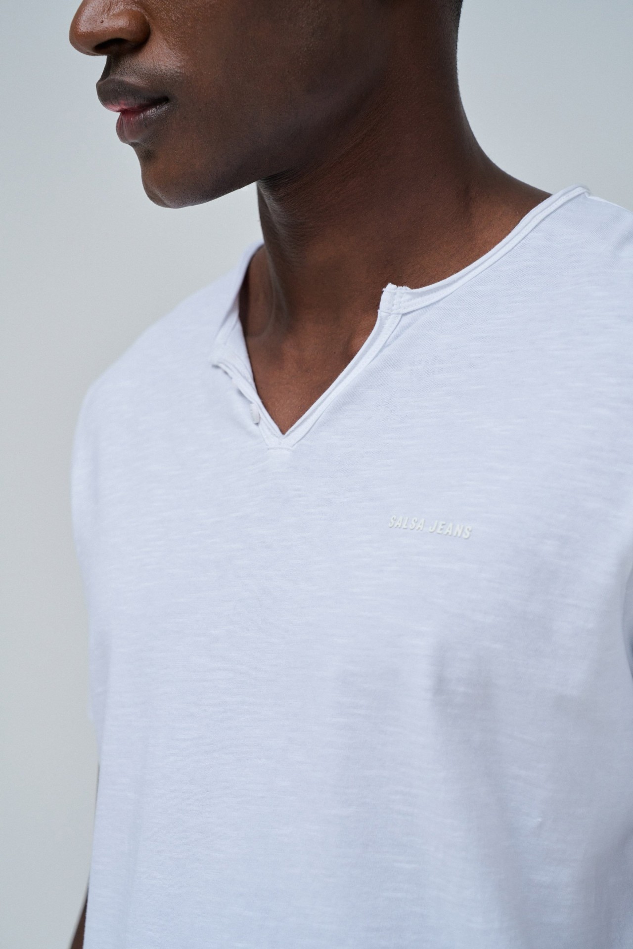 T-SHIRT WITH BRANDING