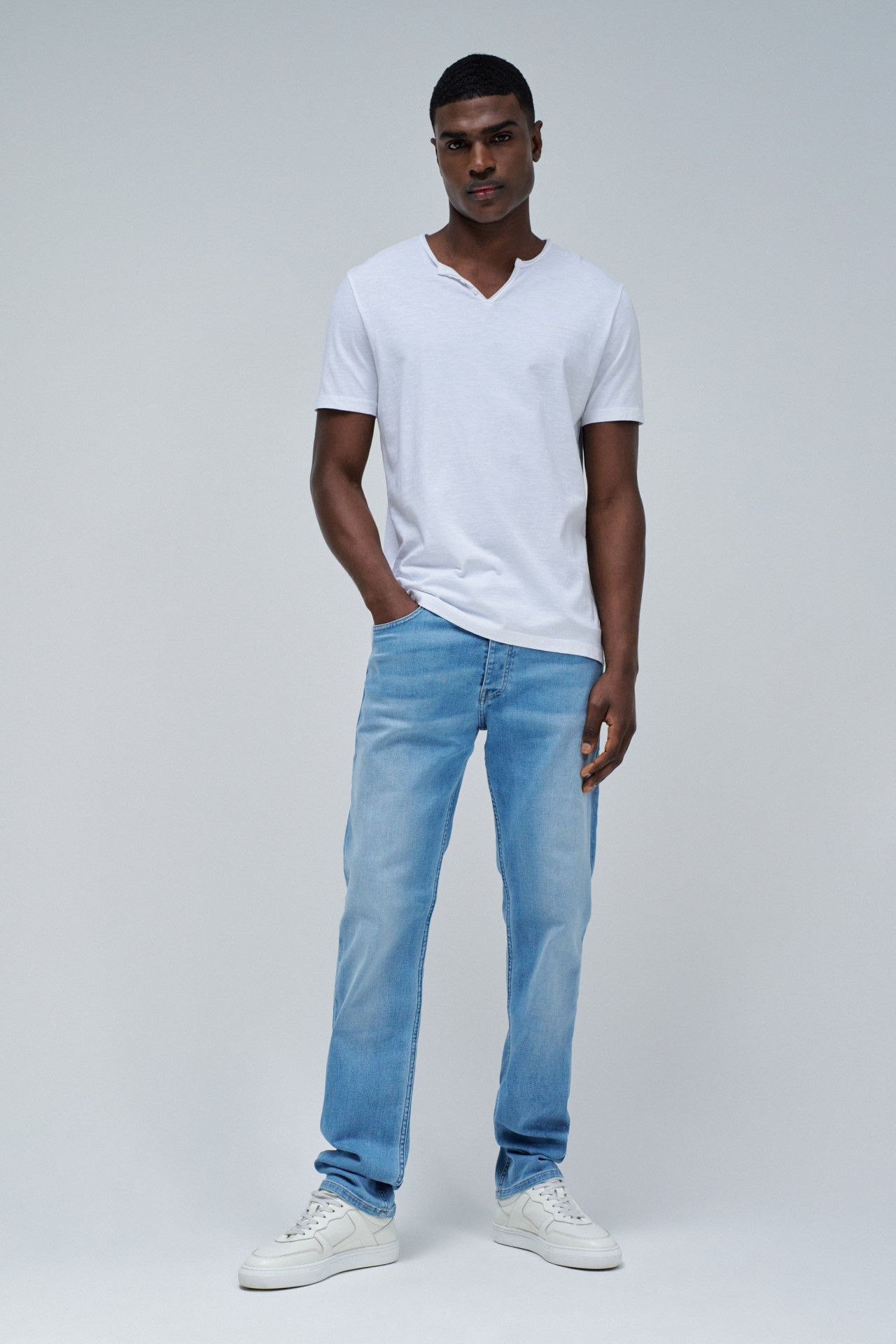 T-SHIRT WITH BRANDING