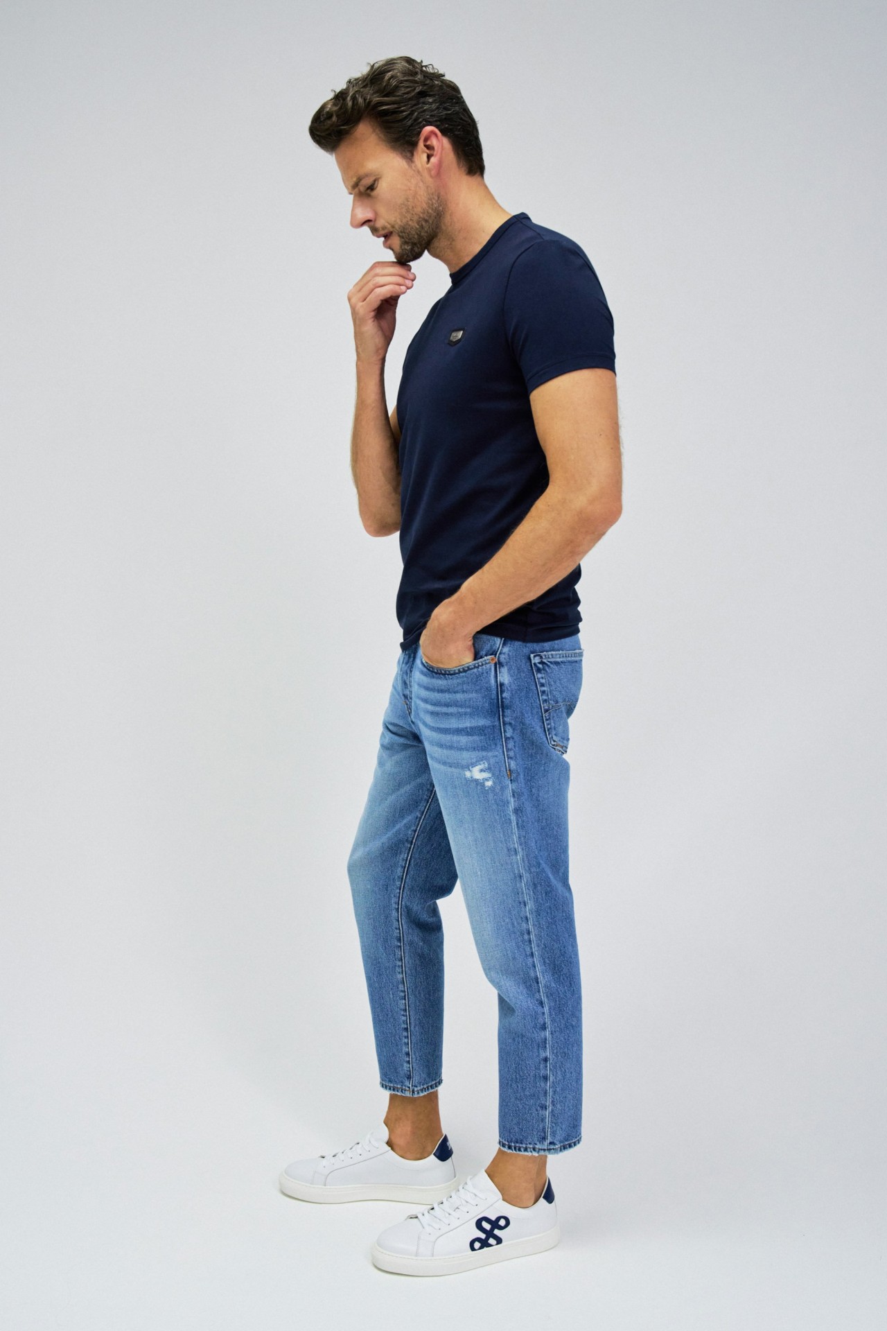 T-SHIRT WITH BRANDING