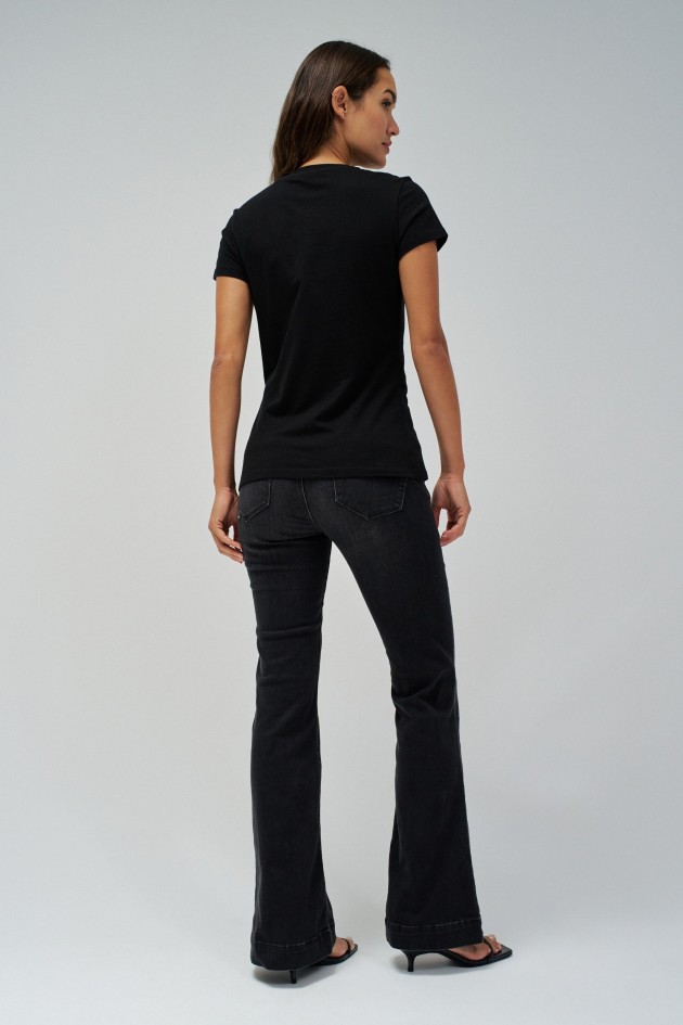 T-SHIRT AVEC LOGO