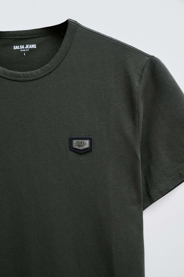 T-SHIRT MIT BRANDING