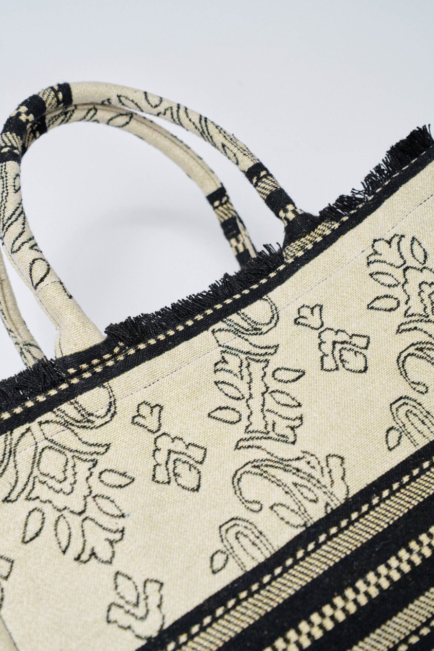 TOTEBAG COM BORDADOS JACQUARD
