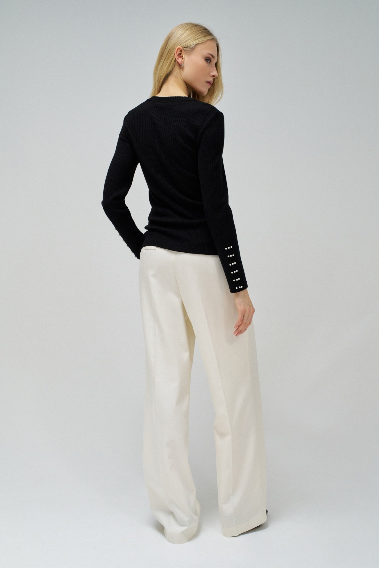 FINE RIBBED KNIT SWEATER