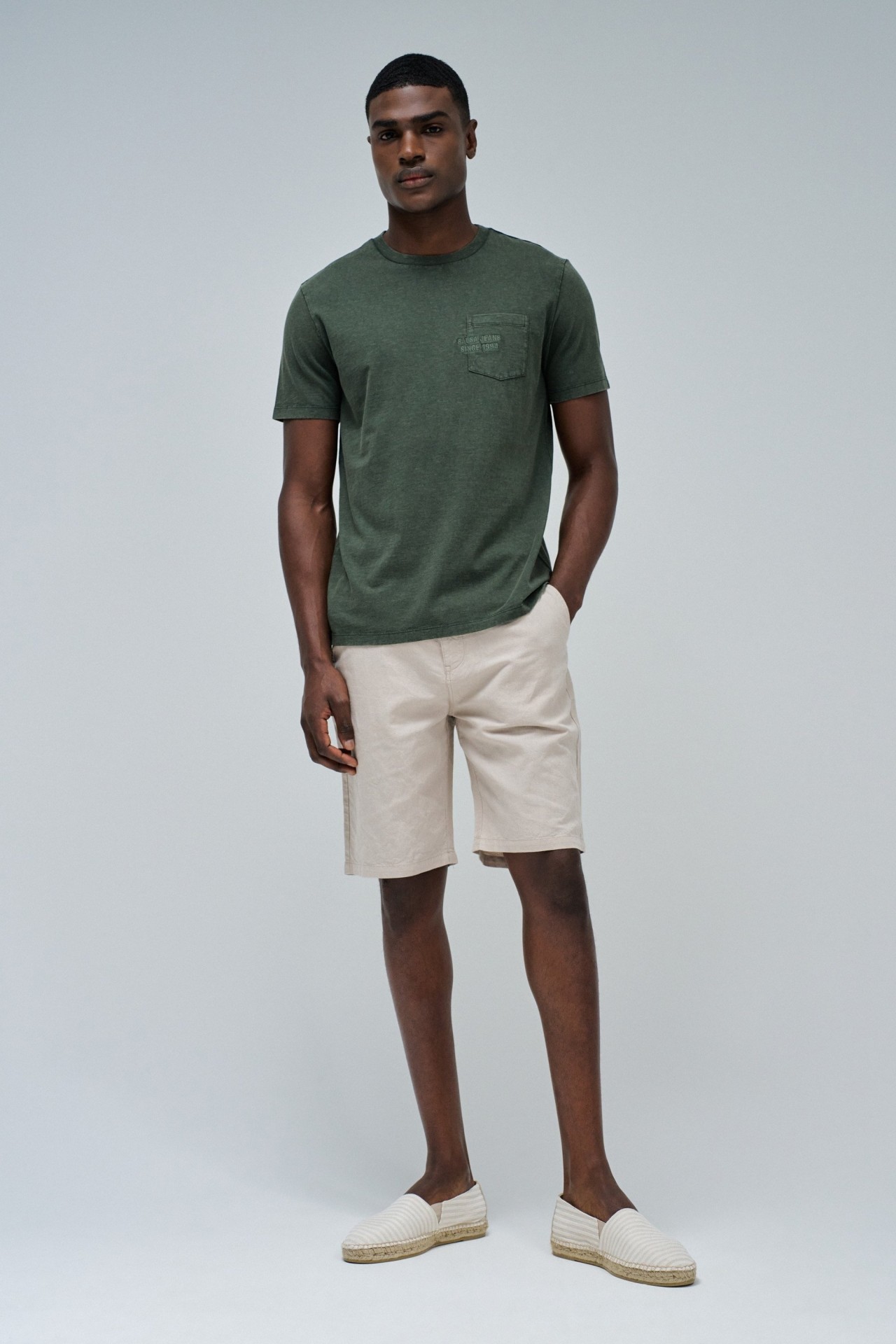 T-SHIRT WITH BRANDING