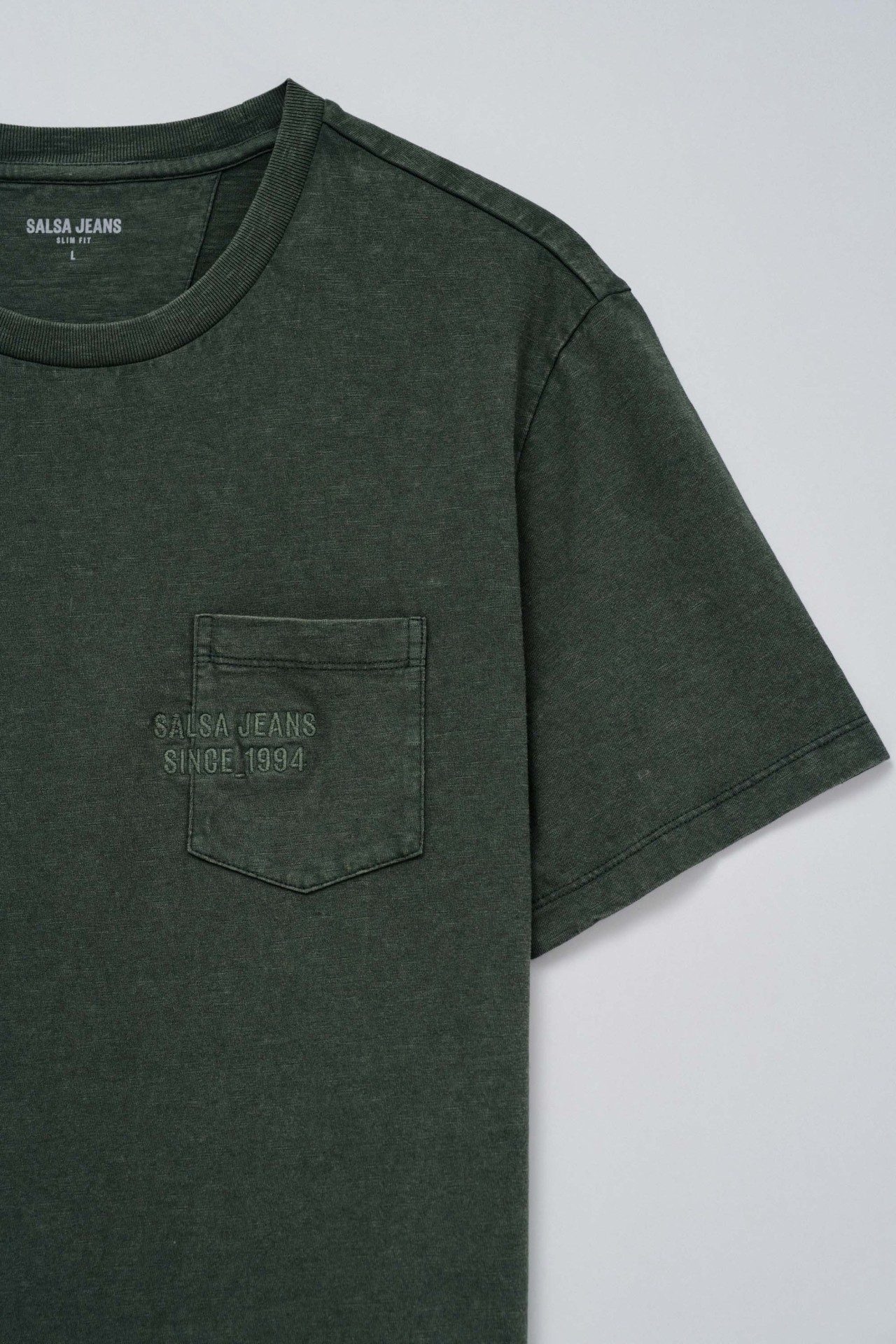 T-SHIRT WITH BRANDING