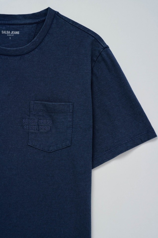 T-SHIRT WITH BRANDING