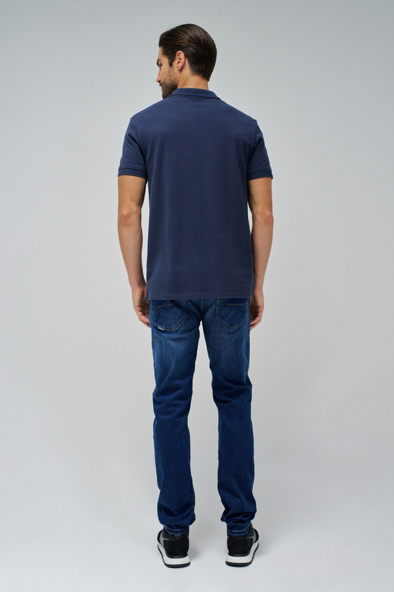 POLO WITH BRANDING DETAIL