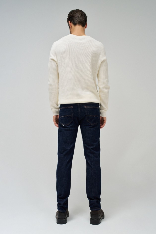 SLIM DENIM JEANS