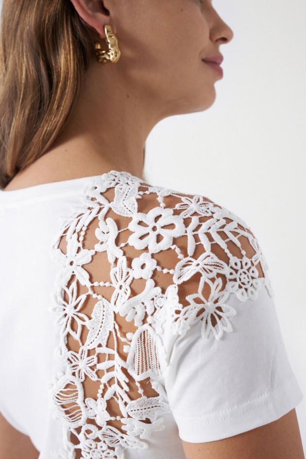 T-SHIRT WITH LACE