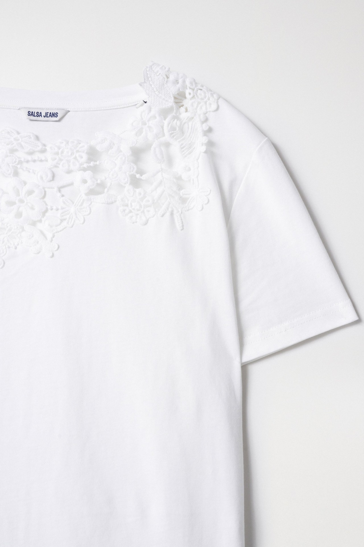 T-SHIRT WITH LACE