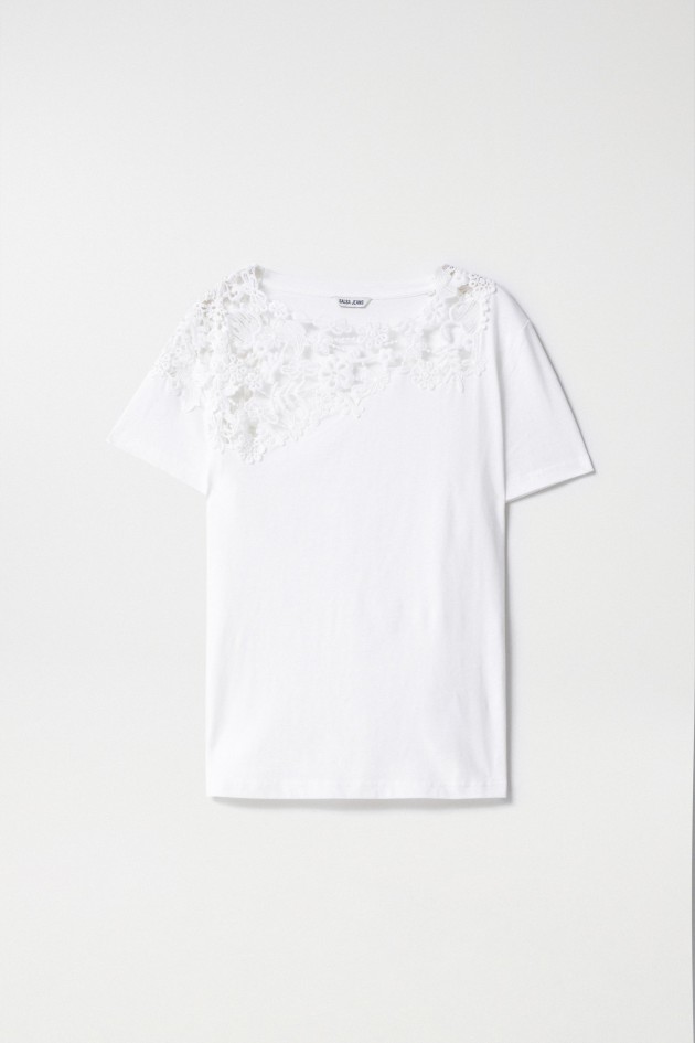 T-SHIRT WITH LACE