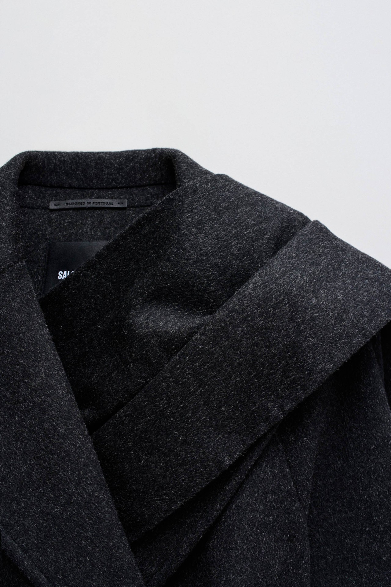 STOFFJACKE MIT ABNEHMBAREM SCHAL