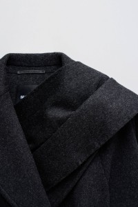 WOOLLEN COAT WITH REMOVABLE SCARF