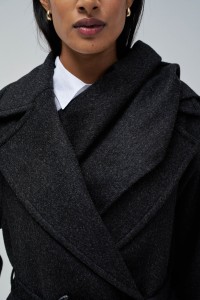 WOOLLEN COAT WITH REMOVABLE SCARF