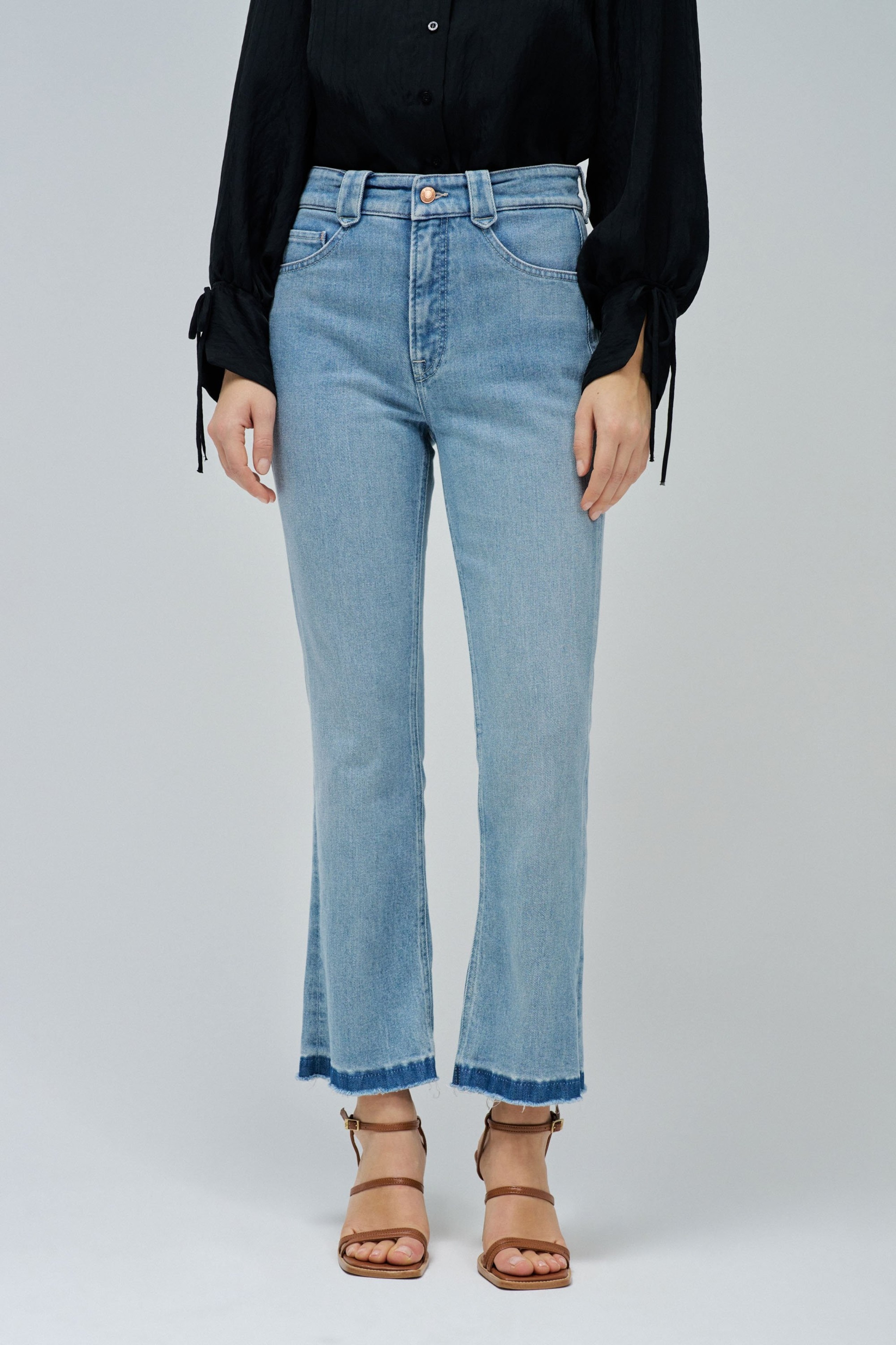 FAITH PUSH IN CROPPED FLARE JEANS
