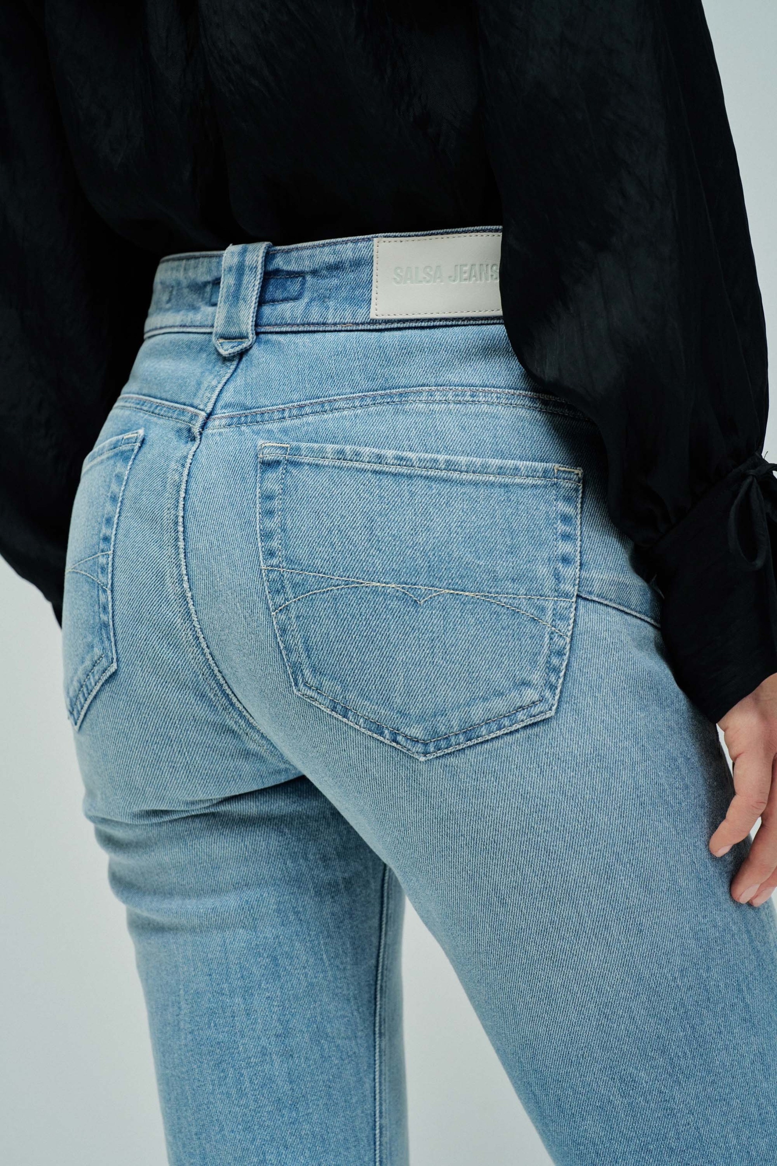 FAITH PUSH IN CROPPED FLARE JEANS