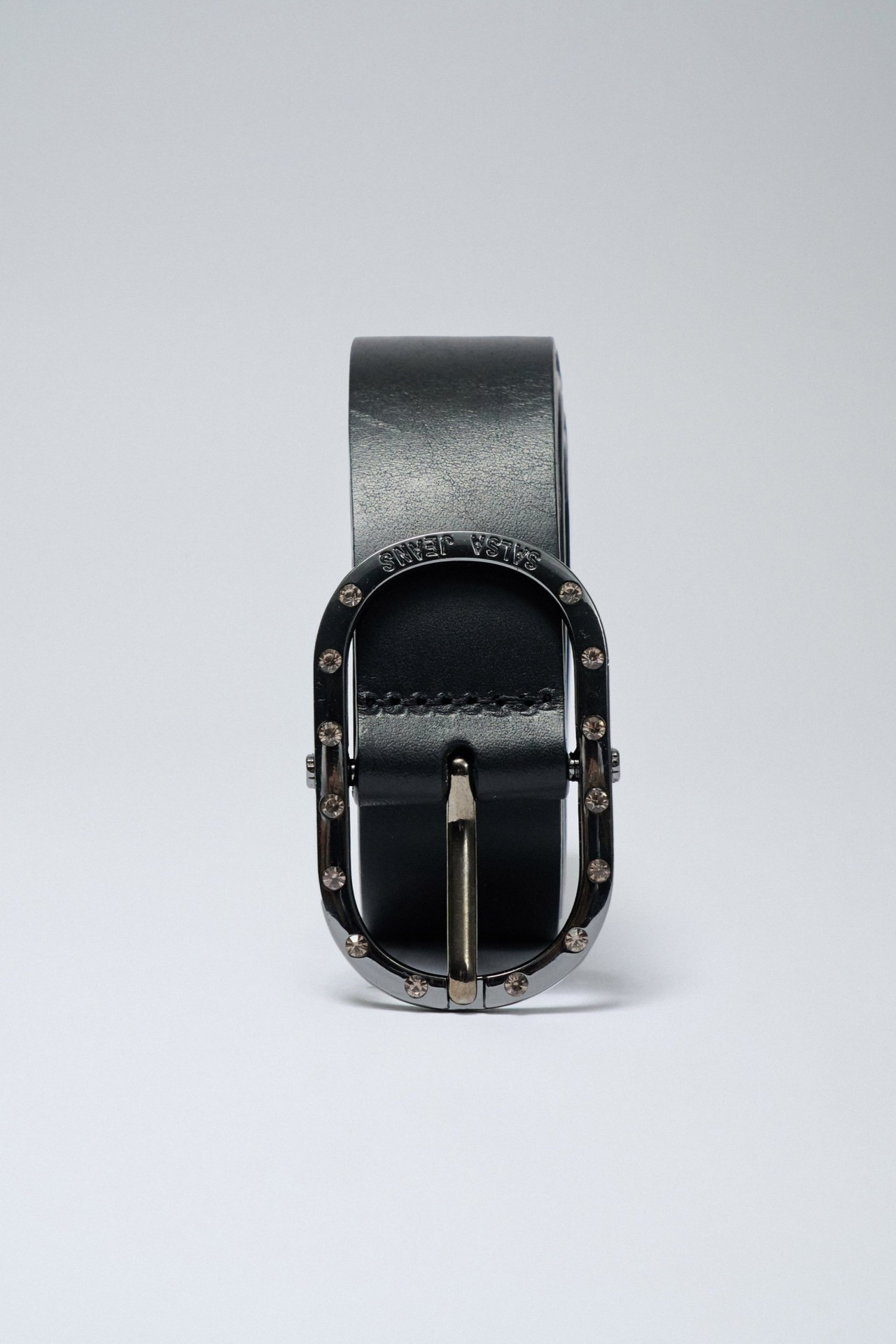 GRTEL AUS LEDER MIT METALLSCHNALLE