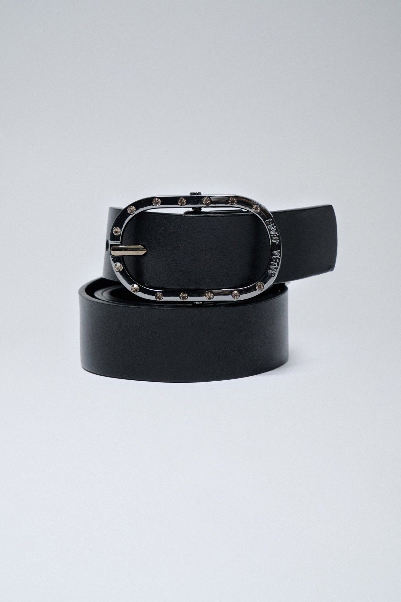 GRTEL AUS LEDER MIT METALLSCHNALLE