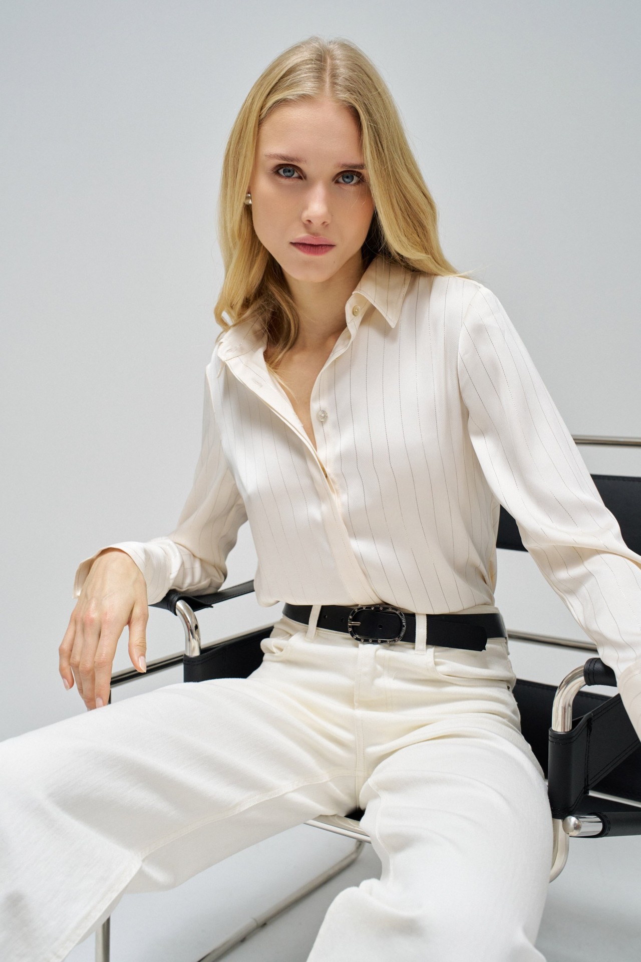 GRTEL AUS LEDER MIT METALLSCHNALLE