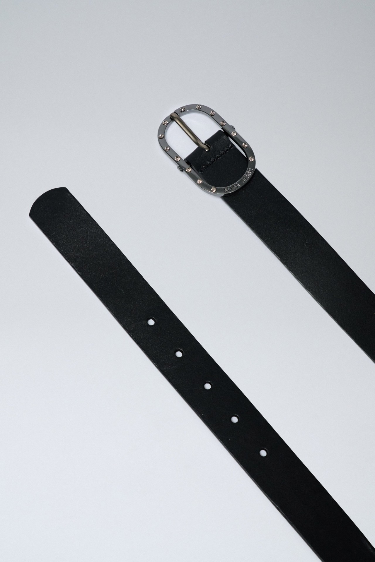 GRTEL AUS LEDER MIT METALLSCHNALLE