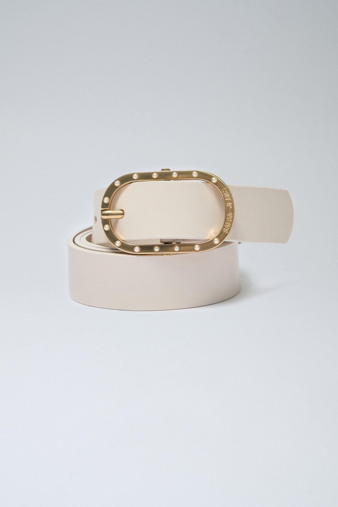 GRTEL AUS LEDER MIT METALLSCHNALLE