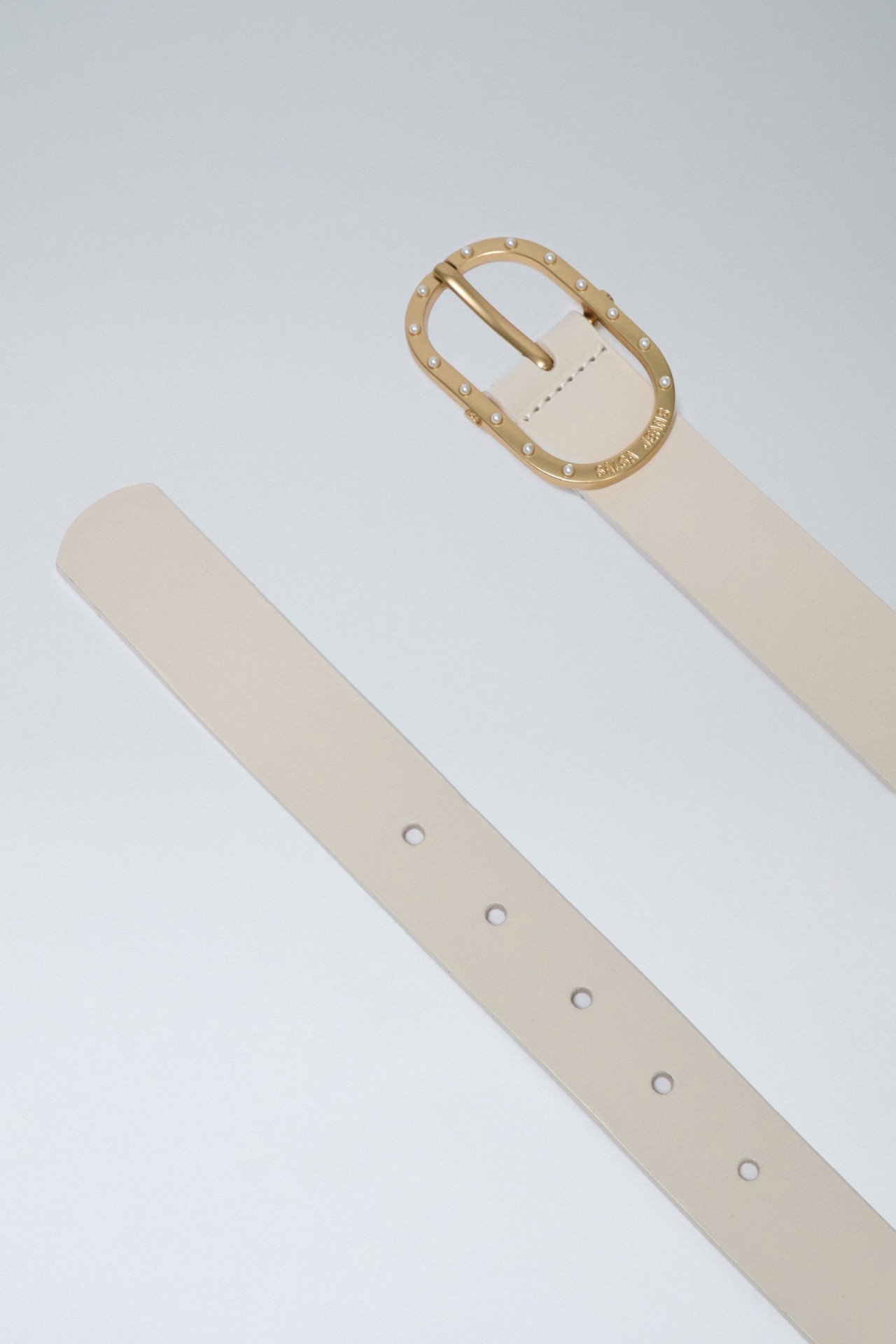 GRTEL AUS LEDER MIT METALLSCHNALLE