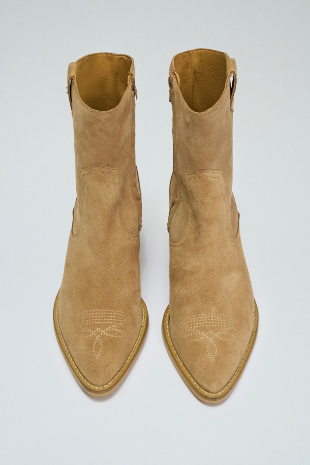 LEATHER COWBOY STYLE BOOTS