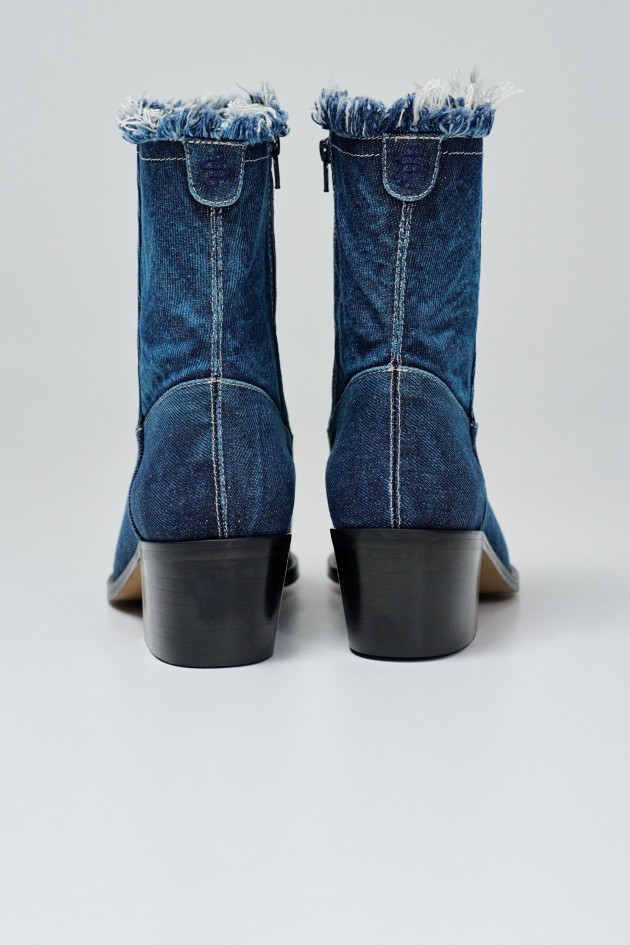 STIEFEL AUS JEANS