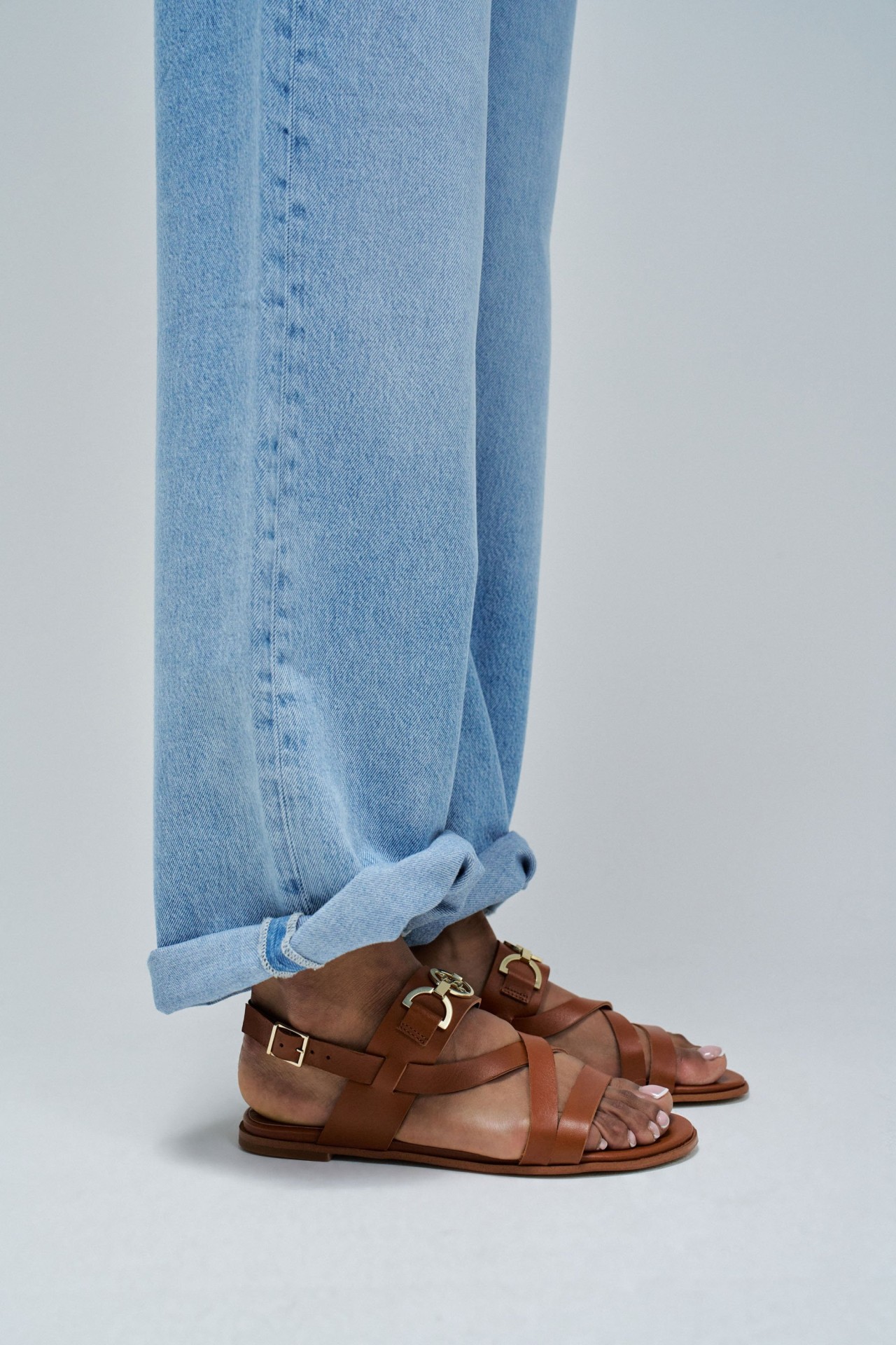 SANDLIAS RASAS EM PELE