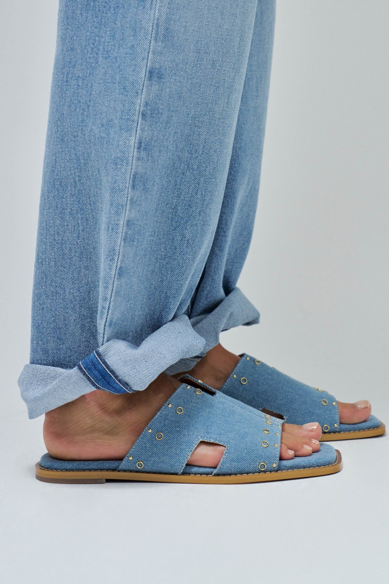 SANDLIAS RASAS EM DENIM