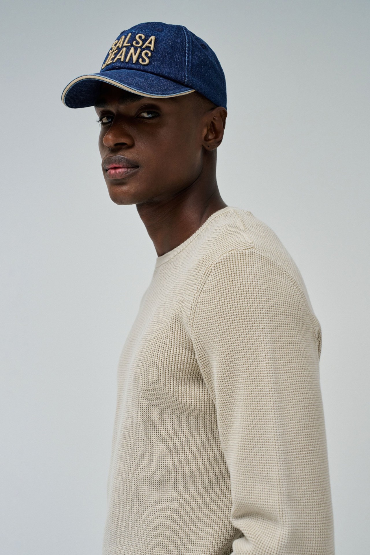 CASQUETTE EN JEAN AVEC LOGO