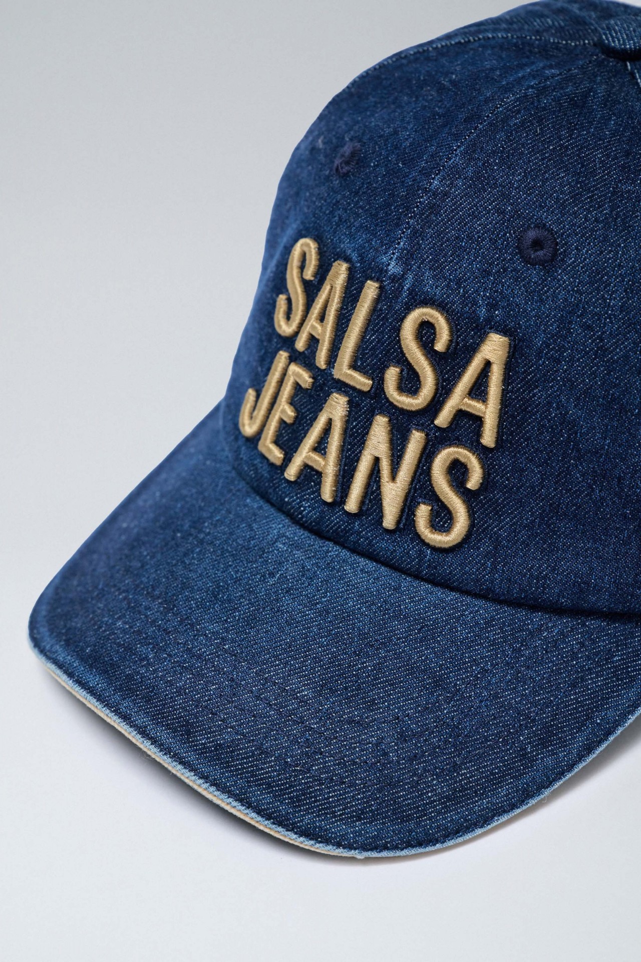 CASQUETTE EN JEAN AVEC LOGO