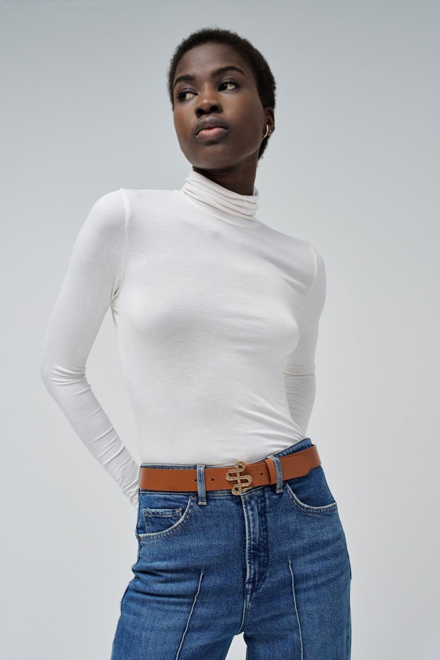 GÜRTELGÜRTEL AUS LEDER MIT GLÄNZENDER SCHNALLE