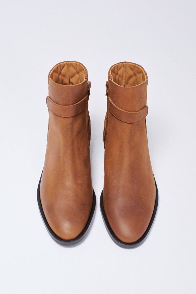 LEATHER BOOTS