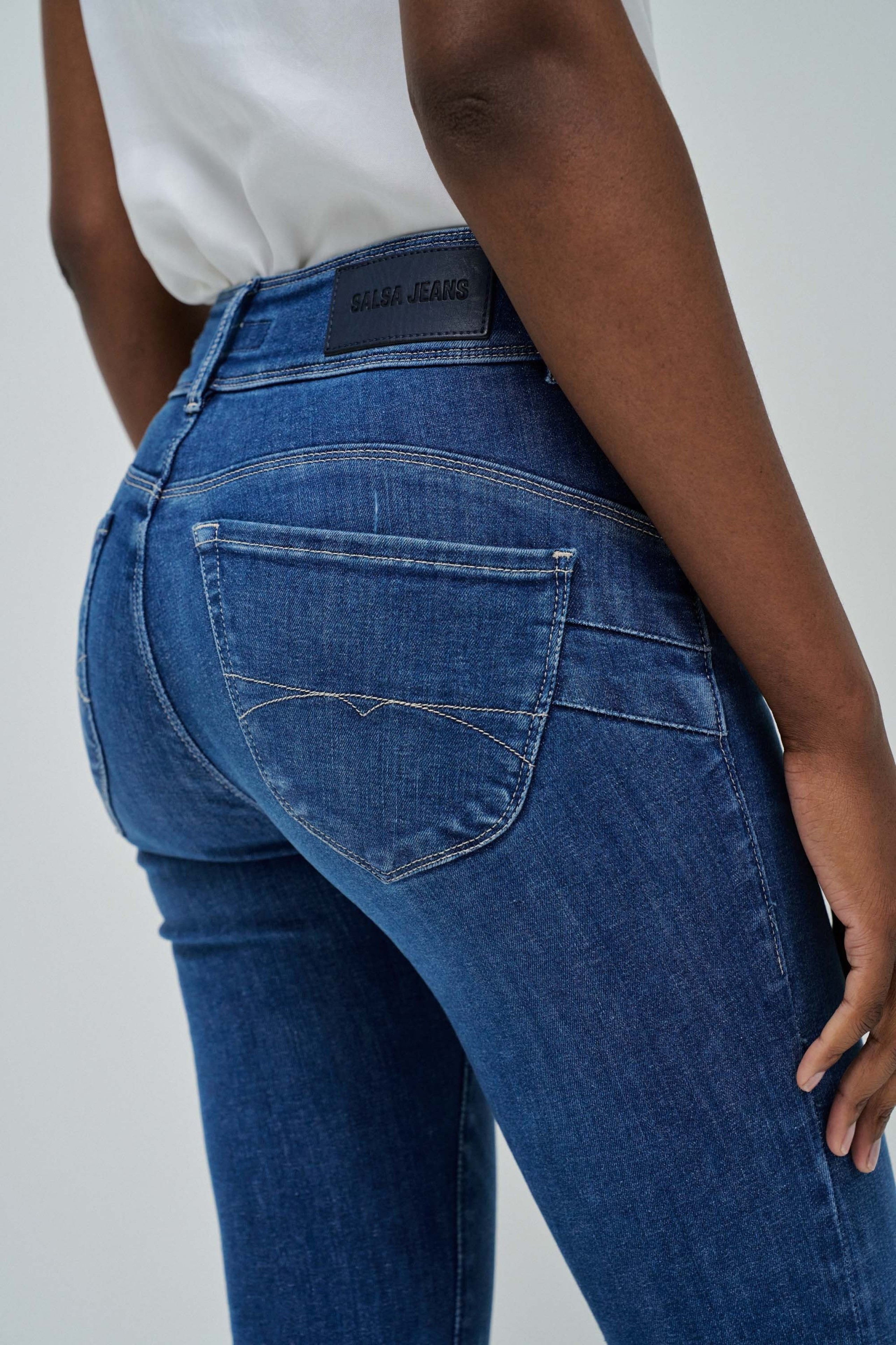 JEAN SECRET PUSH IN CROPPED SKINNY