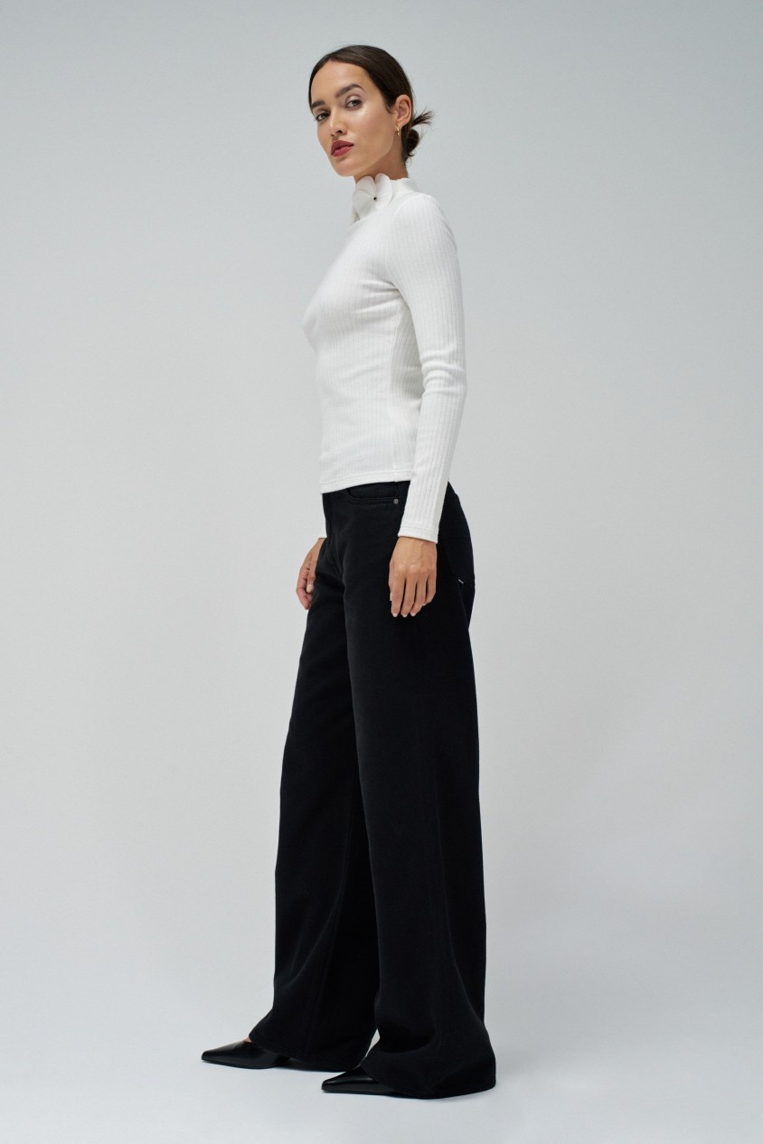 JUMPER WITH FLOWER DETAIL ON THE NECK