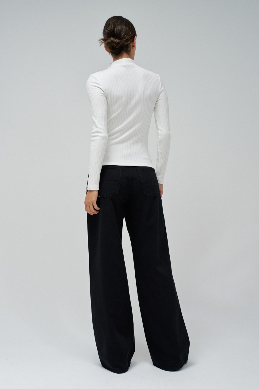 JUMPER WITH FLOWER DETAIL ON THE NECK