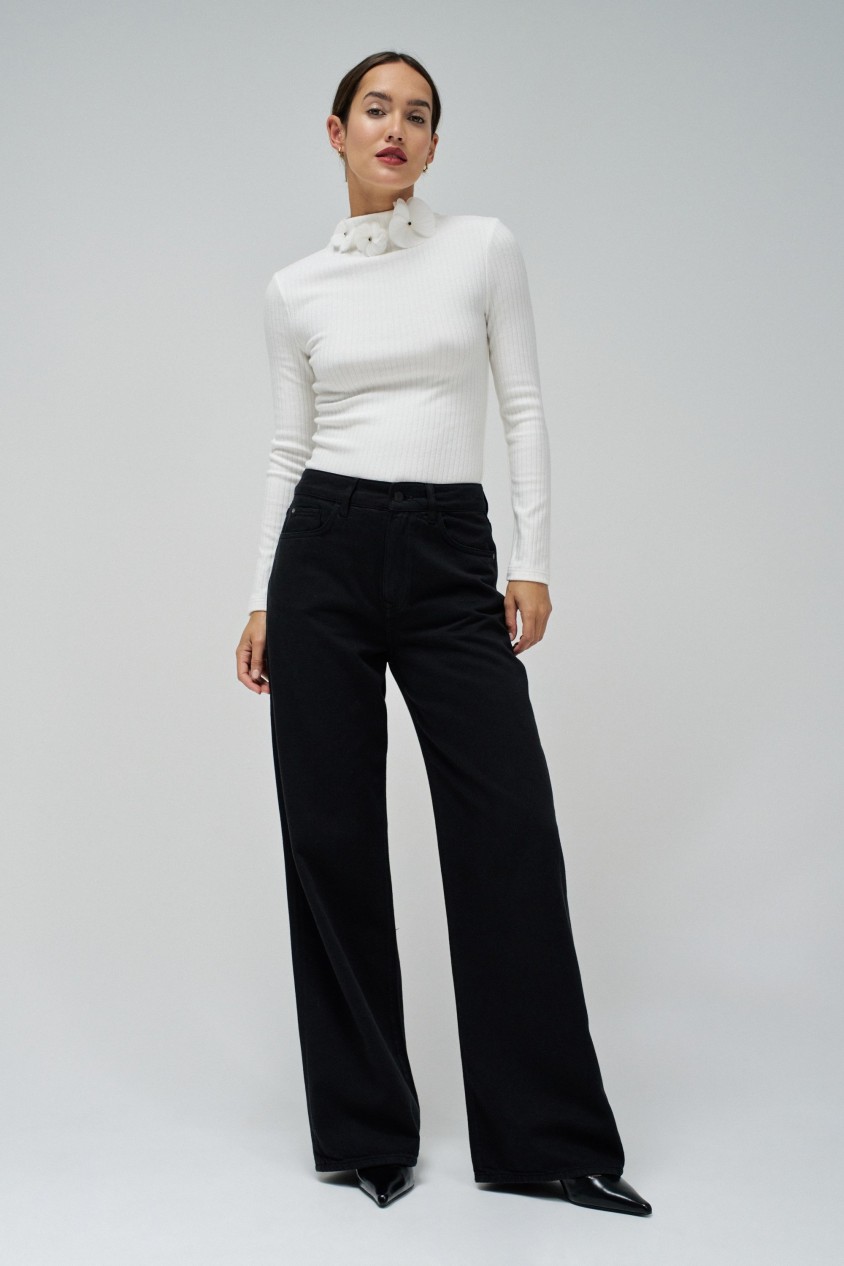 JUMPER WITH FLOWER DETAIL ON THE NECK