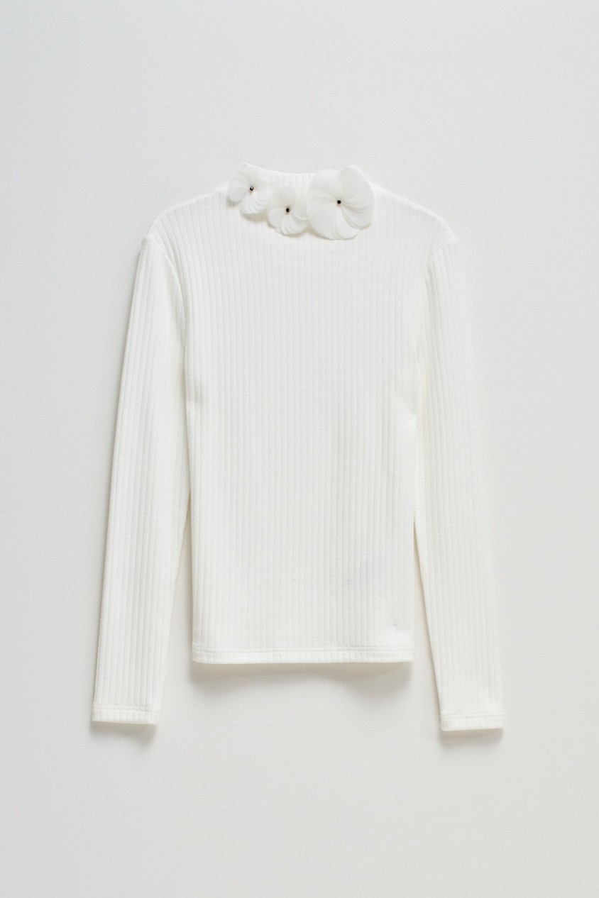 JUMPER WITH FLOWER DETAIL ON THE NECK