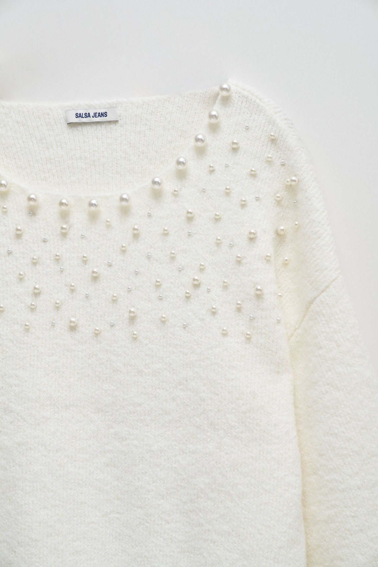 SWEATER WITH PEARLS