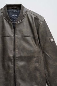 CHAQUETA BOMBER EFECTO PIEL