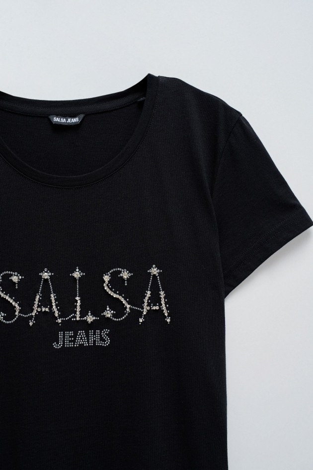 T-SHIRT MIT BRANDING